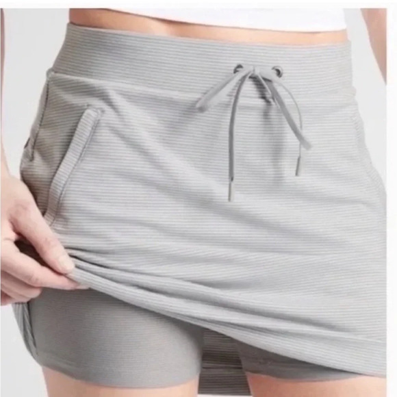 Athleta Stripe Modern Metro Skort Size Medium Tall Gray & White - Picture 3 of 9